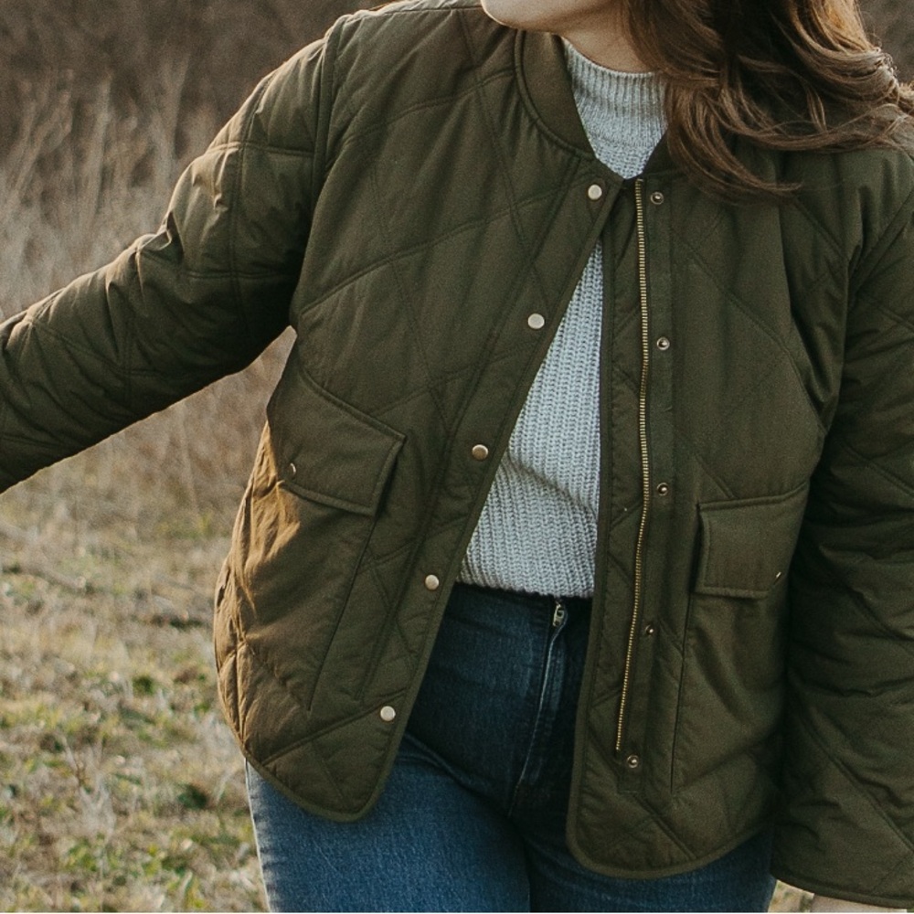 Women’s boxy cropped Quilted Jacket - Olive Green - Picture 6 of 6
